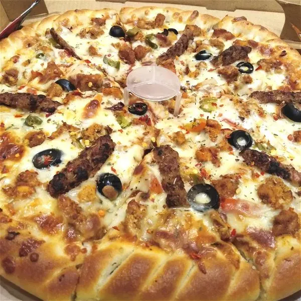 Kabab Stuffed Pizza